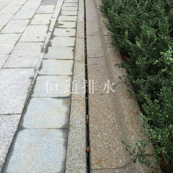 線型排水溝施工工程案例1.jpg